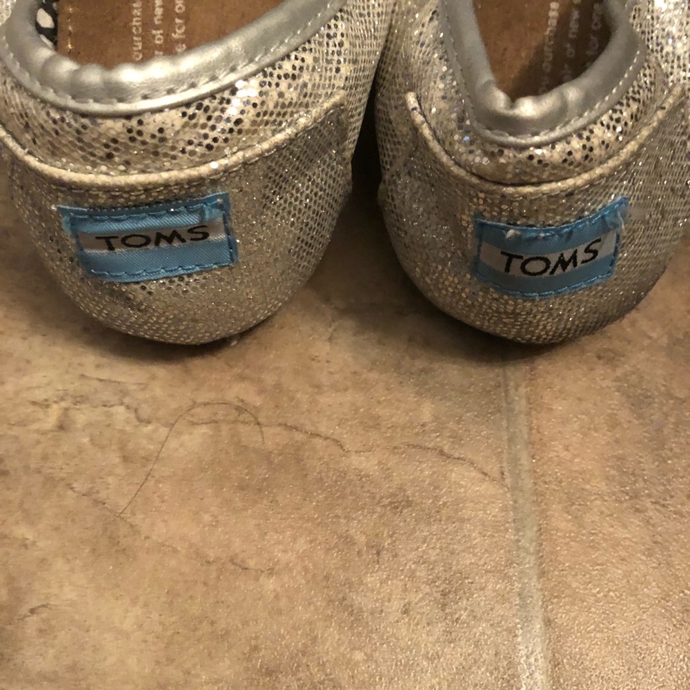 Toms gently uses - Picture 5 of 6